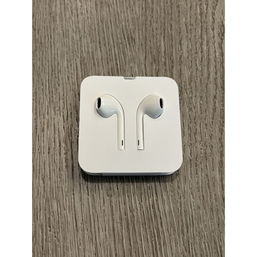 Apple A1748 EarPods‎ Headphones - White w/Lightning Connector